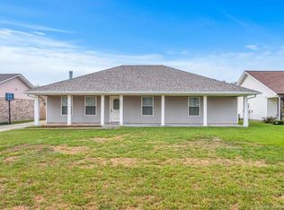 913 Aberdeen Dr, Lake Charles, LA 70605