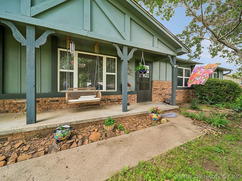 1st image of 21585 S Glenwood Dr