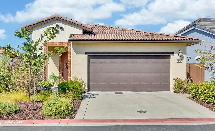 1st image of 2016 Begonia Ln