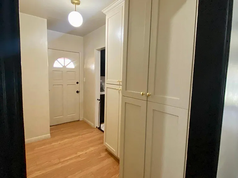 223 E University Ave — Photo 15