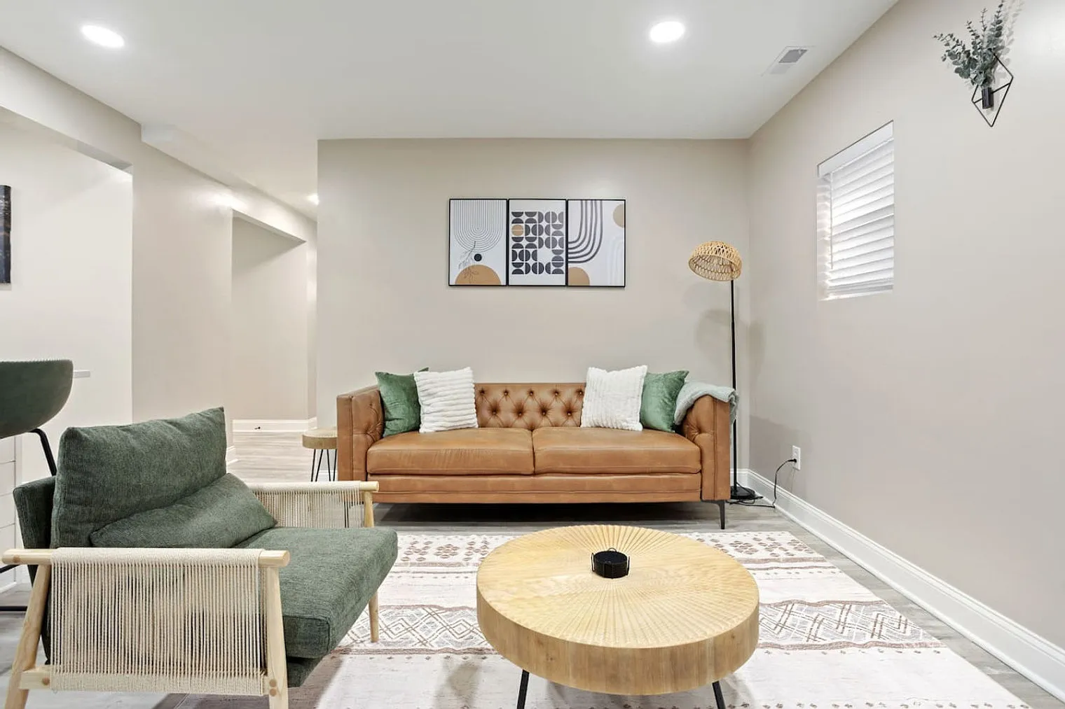 4 bed, 2.5 bath, 2152 sqft, $3,834 — Photo 2