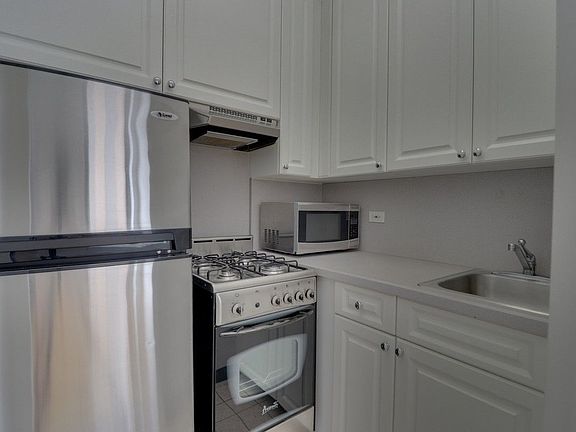4th image of 4 Park Ave APT 9B
