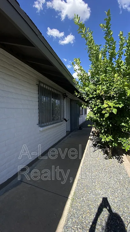 2 bed, 1.0 bath, 750 sqft, $995 — Photo 3