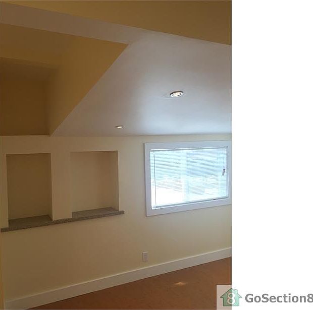 2nd image of 1019 W 85th St APT 8