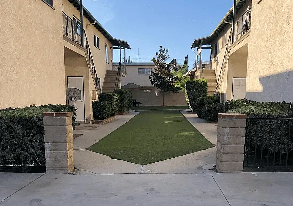 4839-51 Coldwater Canyon Ave — Photo 1