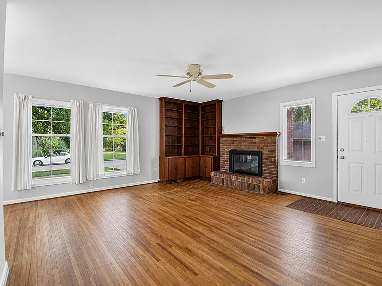 1253 Holgate Ave — Photo 5
