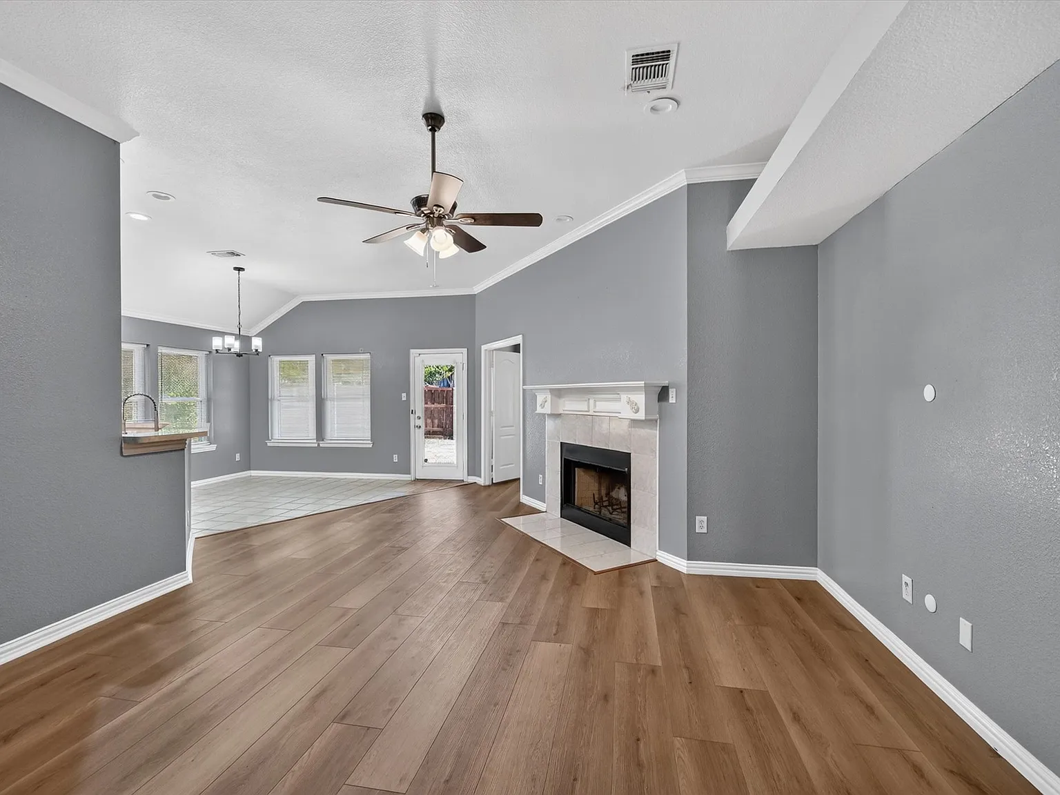 4 bed, 1866 sqft, $2,600 — Photo 3