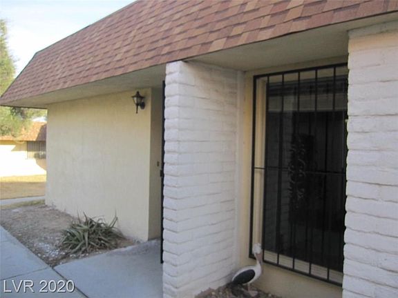 3rd image of 2740 Heritage Ct