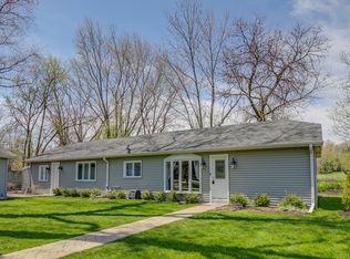 1785 N Sunnyview Rd, Libertyville, IL 60048