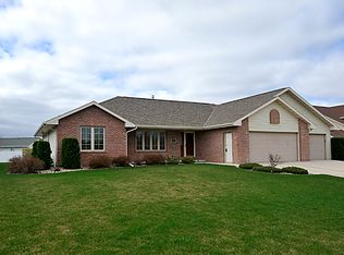 1620 Van Rd, Green Bay, WI 54311