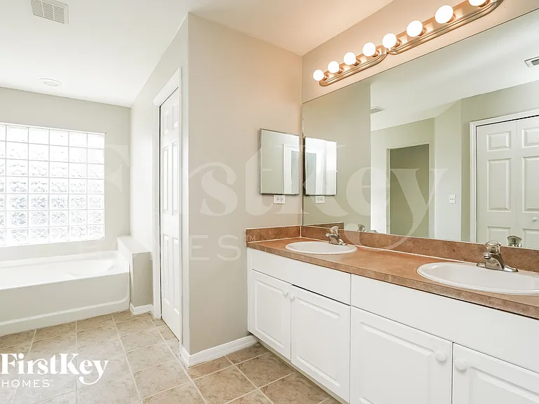 1828 SW 3rd Pl — Photo 13