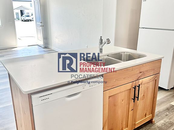5th image of 5801 S 5th Ave #D
