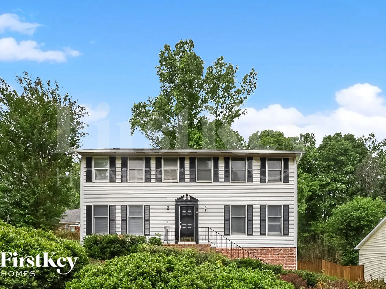 4 bed, 2.5 bath, 2464 sqft, $2,290 — Photo 1