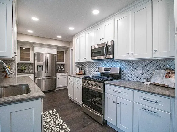 7 Lakeside Ln, Bay Shore, NY 11706