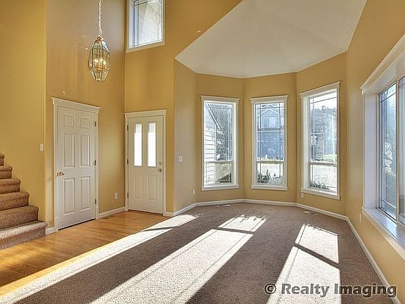 Living Room with Vaults and Bay window