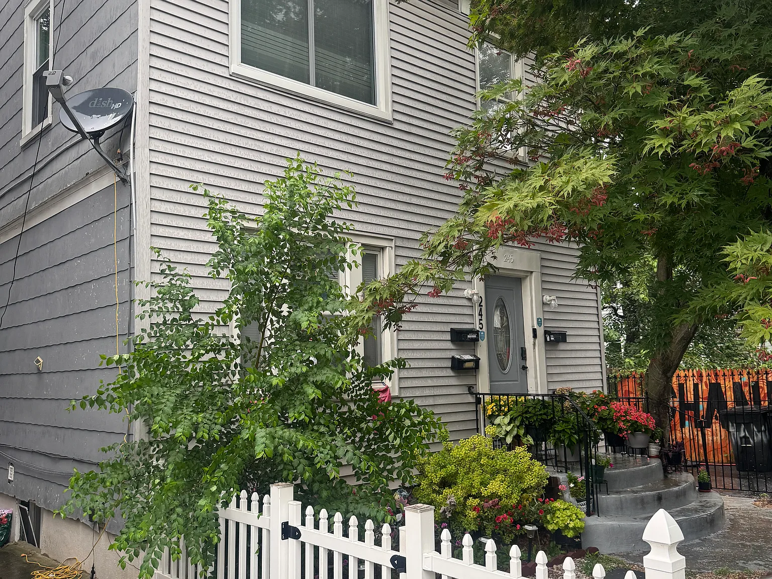 4 bed, $2,200 — Photo 1