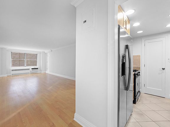 4th image of 210 W 89th St APT 6D