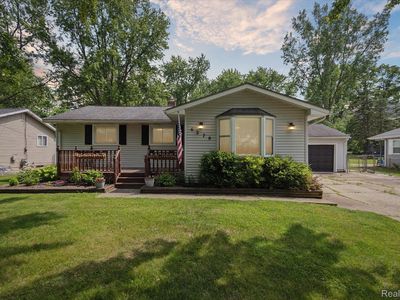 6279 Woodsdale Dr, Grand Blanc, MI, 48439