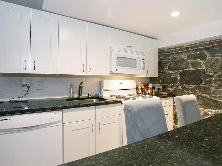 37 Grove St #1 — Photo 7