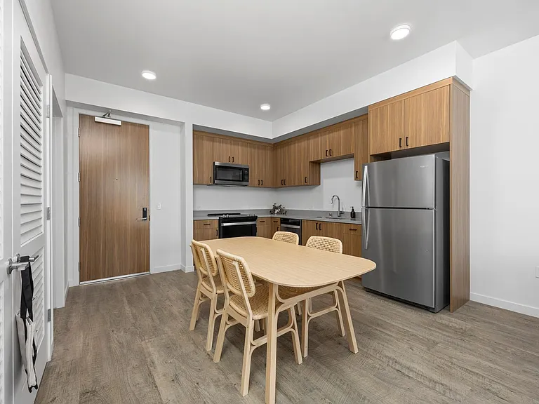 918 at Eastchester — Photo 13