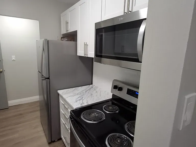 515 Albert St — Photo 6