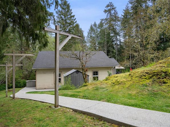 2262 Rolla Pl, Highlands, BC V9E 1H5