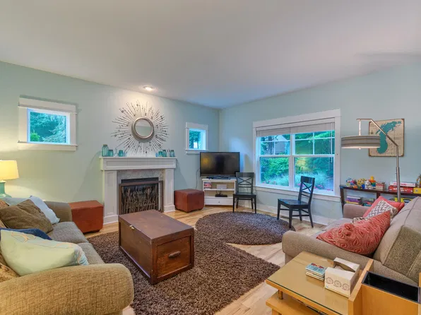 663 Bosma Ave, Holland, MI 49424