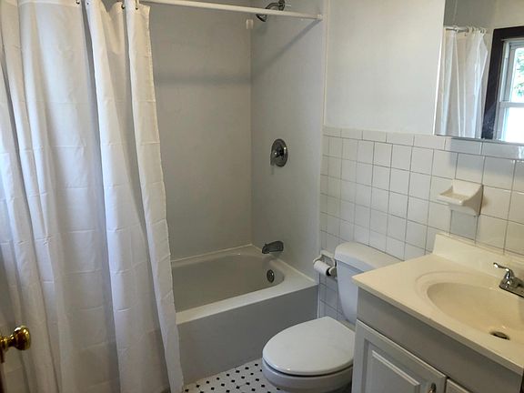 5th image of 101 Burtis St #1