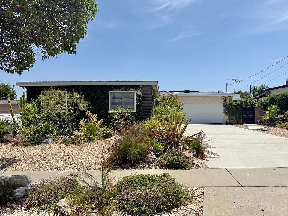 8919 Geraldine Ave