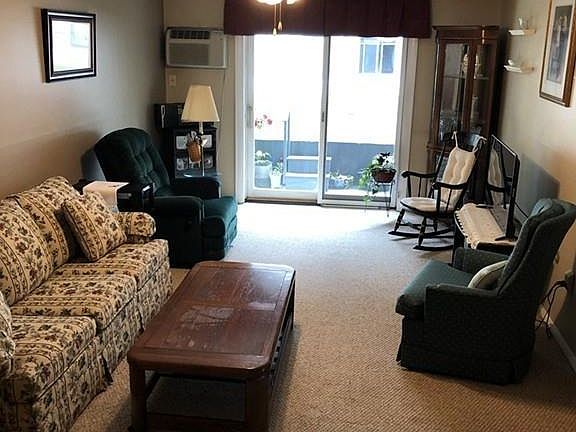 4th image of 220 Bedford St #27