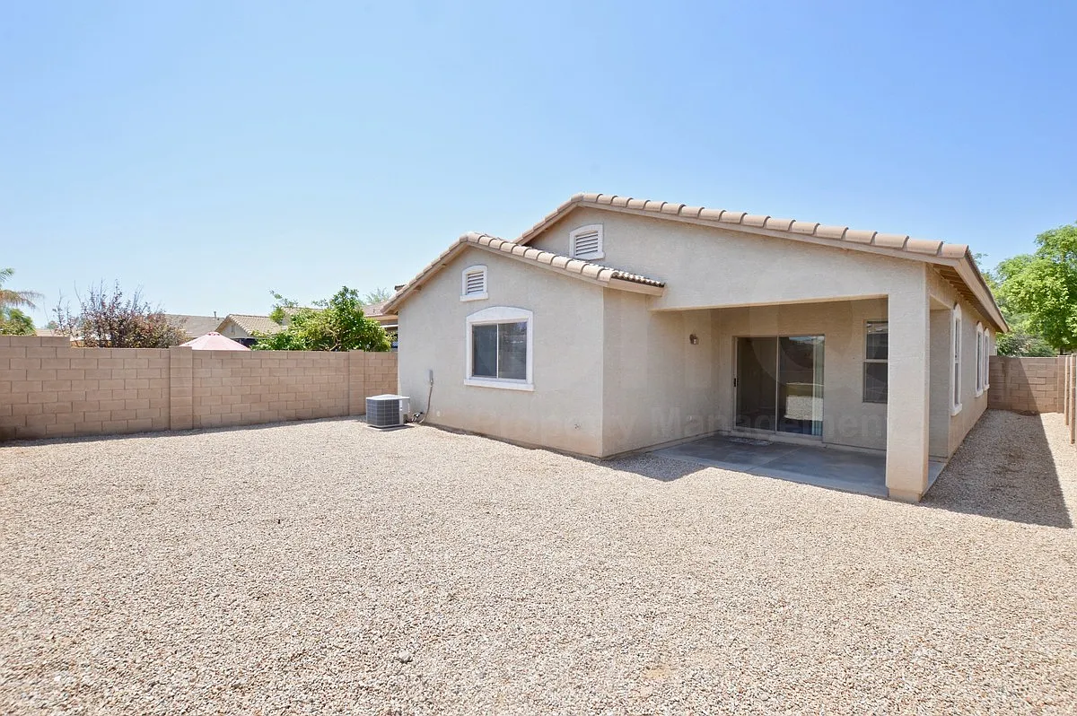 3 bed, 2.0 bath, 1695 sqft, $2,250 — Photo 4