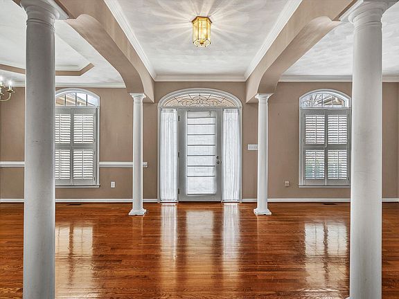 3rd image of 5224 Dresden Ln