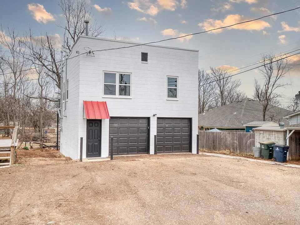 104 S Van Buren Ave