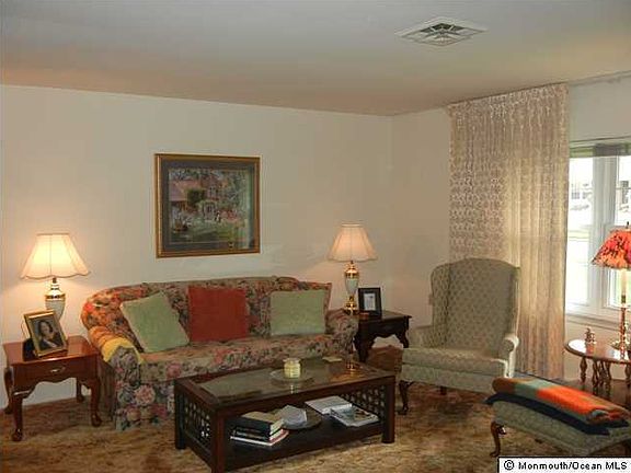 5th image of 801 Balmoral Court #D