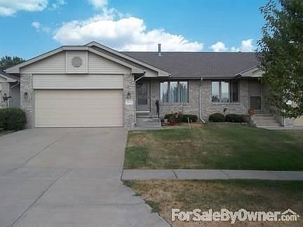 clean, well loved town home
						:
						quiet area on cul de sac