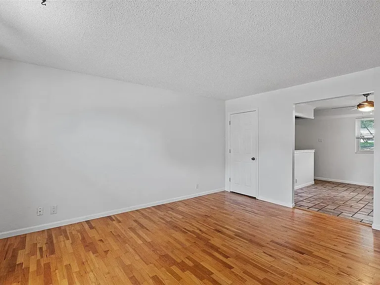 11481 Burgess Ave — Photo 4