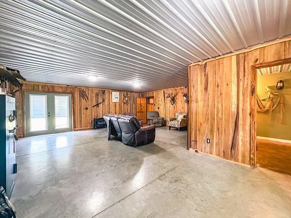 3rd image of 181 Howeland Dr