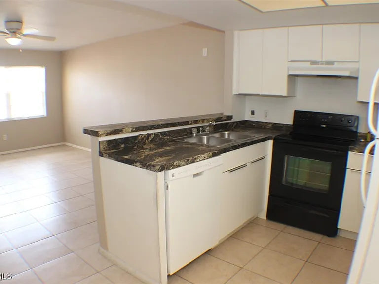 4009 SE 11th Ave #106 — Photo 8