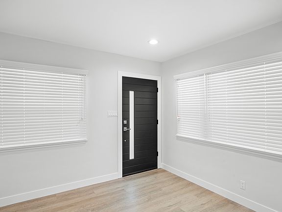3rd image of 623 E Chevy Chase Dr APT C