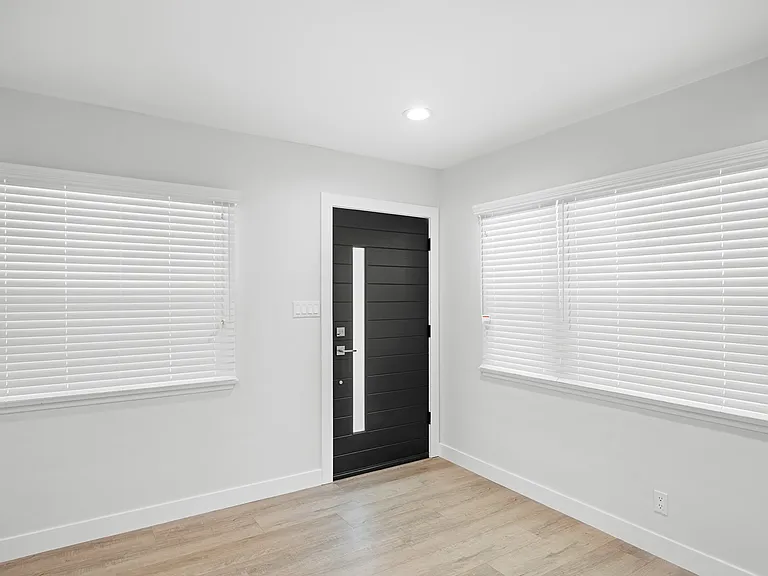623 E Chevy Chase Dr #C — Photo 3