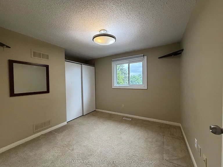 209 Yorkshire Dr — Photo 22