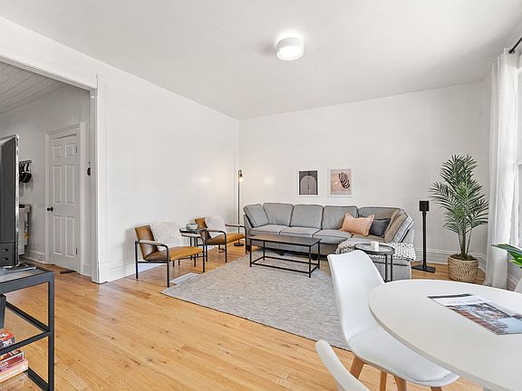 3rd image of 1032 W Washington Blvd #1