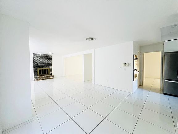 3rd image of 6523 Escondido Dr