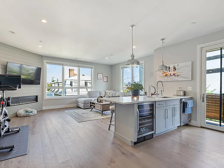 7 Baker Ct — Photo 1