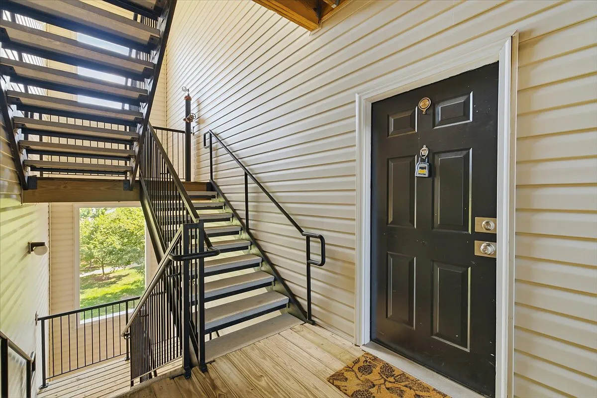 2 bed, 2.0 bath, 1103 sqft, $2,600 — Photo 3