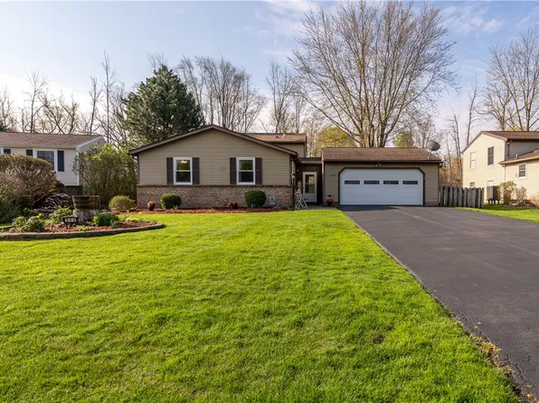 115 Thistlewood Ln, Spencerport, NY 14559