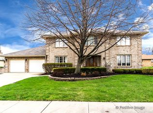 416 Kingswood Ct, Willowbrook, IL 60527