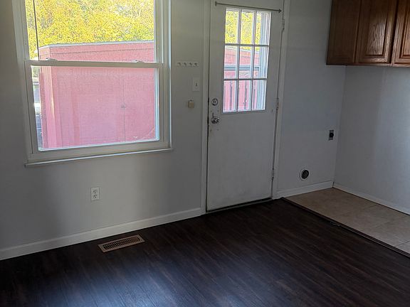 5th image of 114 Concord Farm Rd