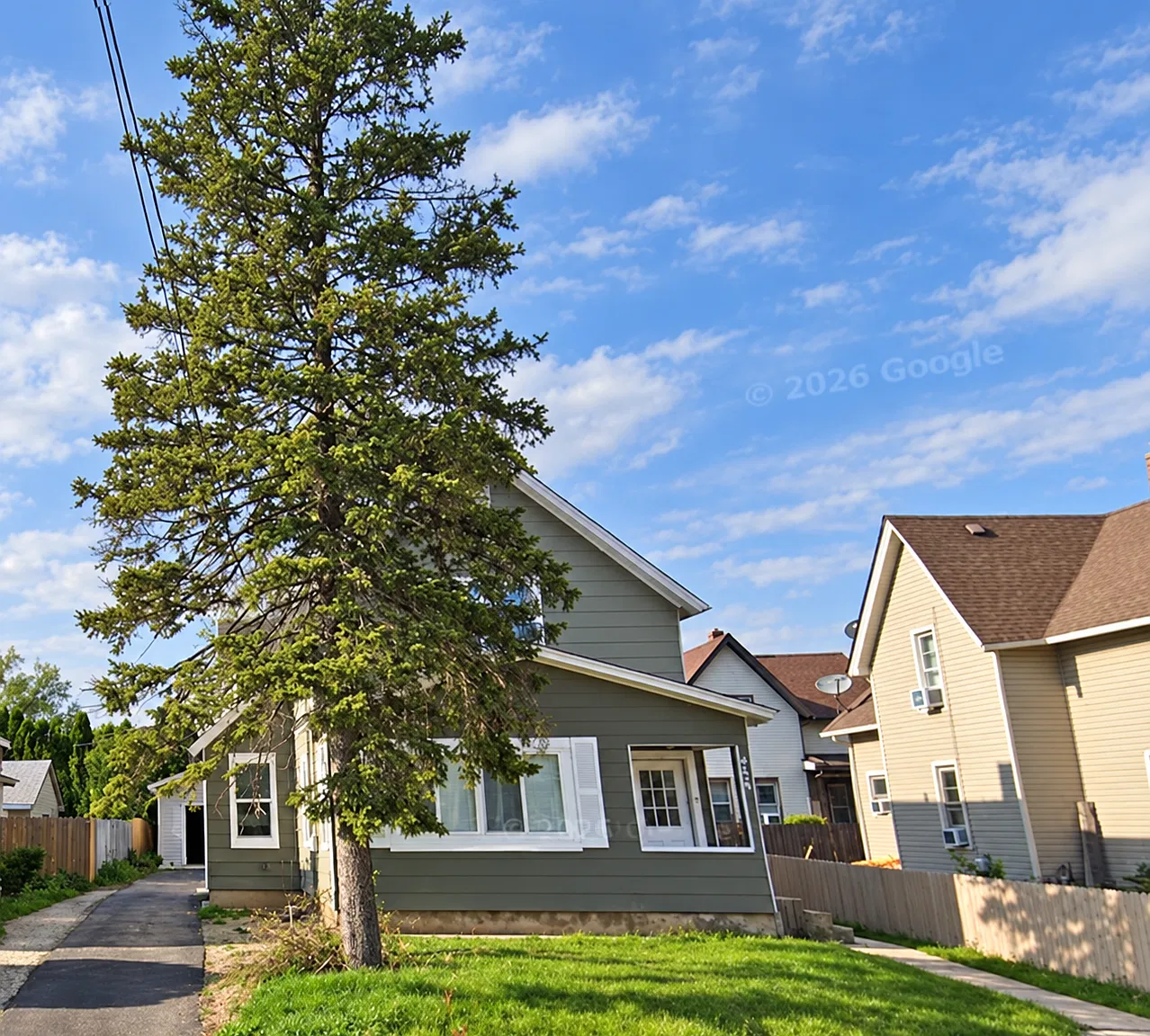 456 Walnut Ave, Upper Level, Elgin, IL 60123 — Photo 1