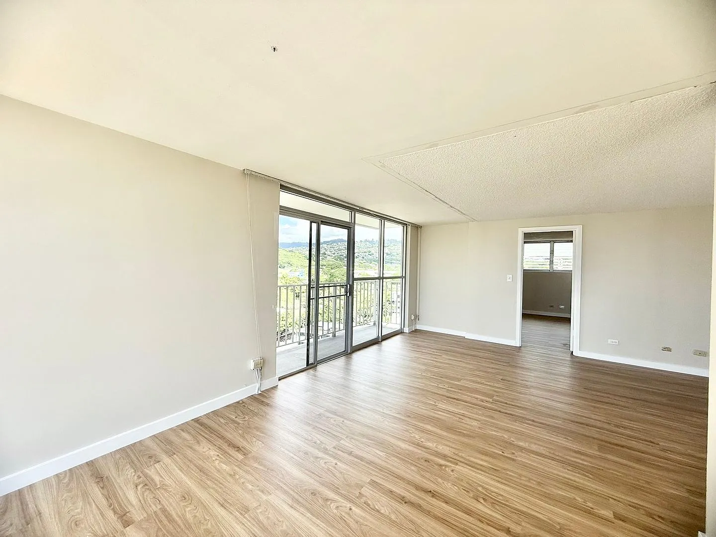 2br/2ba/1pkg in Makiki - Water/Sewer/Trash INCL! — Photo 3